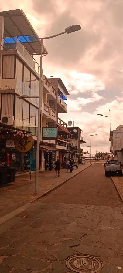 Mantarraya Bed & Breakfast Puerto Baquerizo Moreno Exterior photo